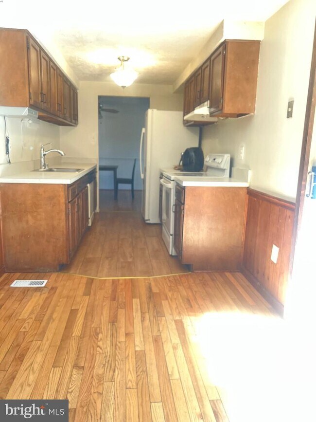 Building Photo - 4725 Lavington Pl