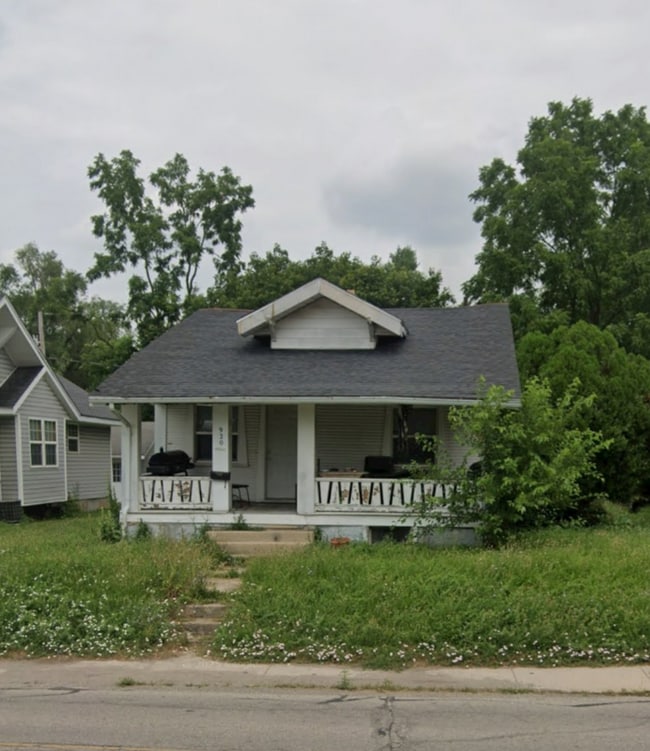 Building Photo - 920 W Jackson St