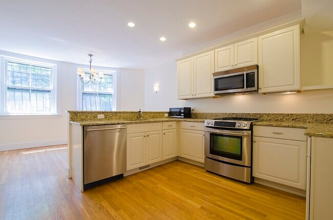 Foto del edificio - 1015 Beacon St