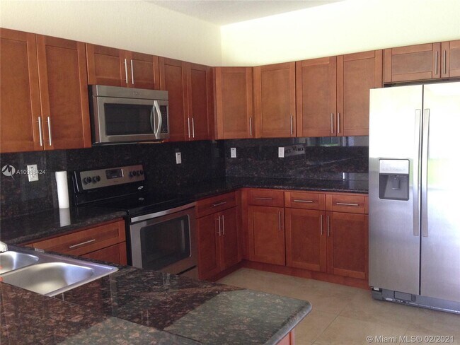 Building Photo - 17040 SW 92nd Ct
