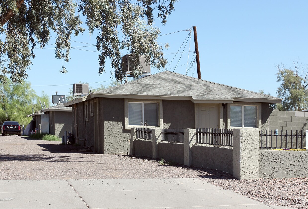 Building Photo - 726 E Mobile Ln