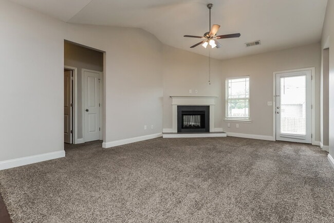 Building Photo - 547 Joneus Dr