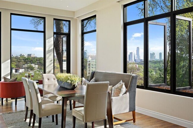 Foto del edificio - 2409 Pemberton Pl