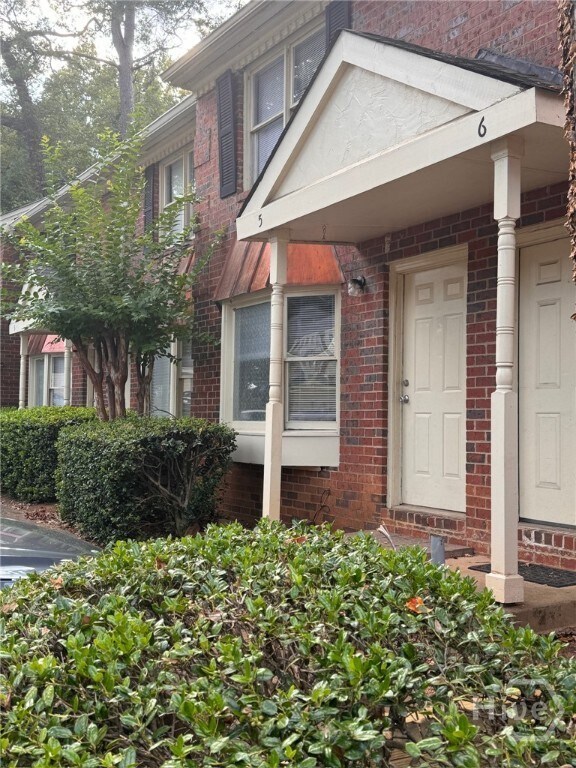 Building Photo - 170 Northview Dr