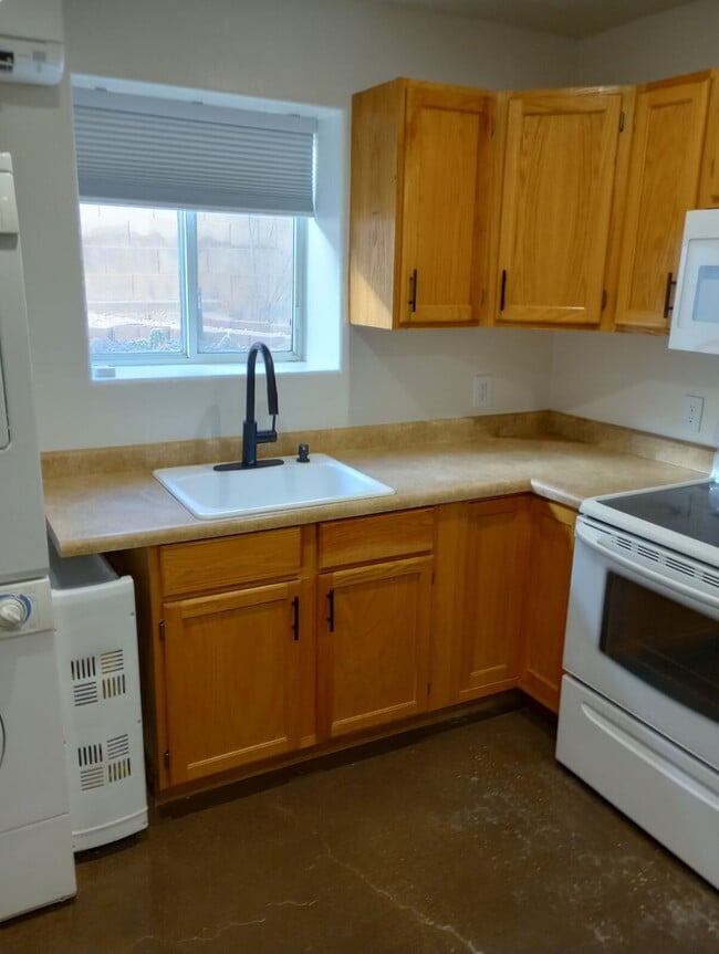 Building Photo - "Charming 2-Bedroom  with Spacious Living ...