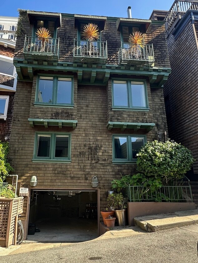 Single car garage plus dedicated Private Street parking spot - 46 Culebra Ter