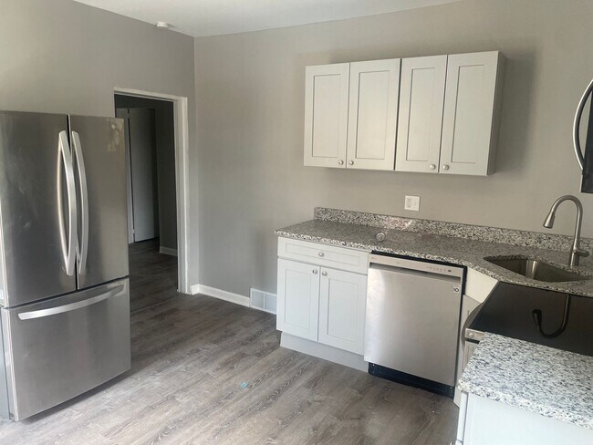 Foto del edificio - 215 Grant Ave - (24136)