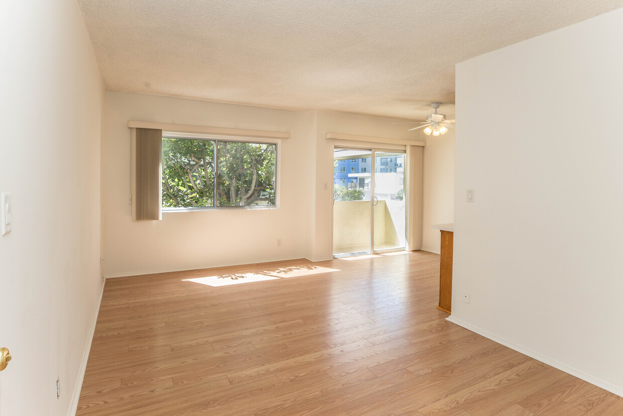 Primary Photo - 12536 Pacific Ave