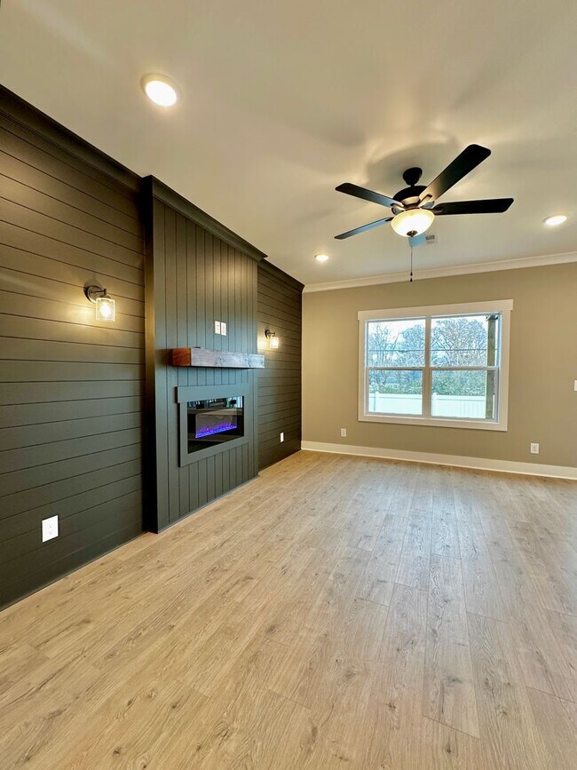 Foto del edificio - Brand new beautiful home in Clarksville