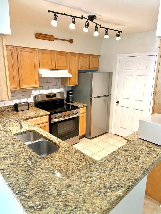 Building Photo - 1000 Villagio Cir