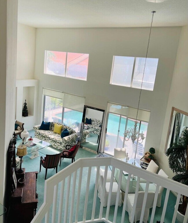 Foto del edificio - 17275 Ventana Dr