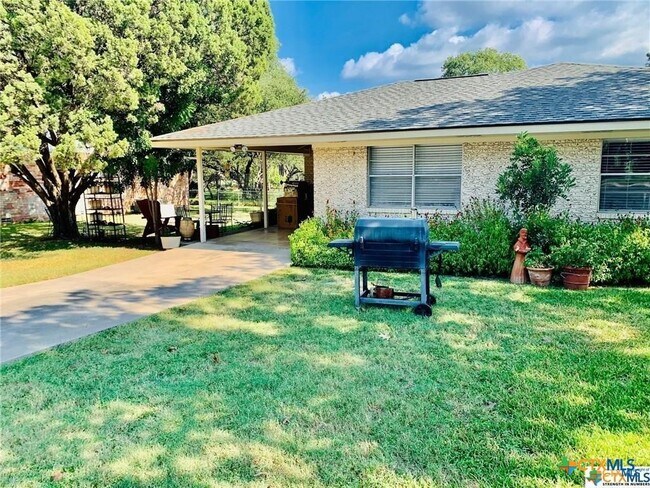Foto del edificio - 484 Kerlick Ln