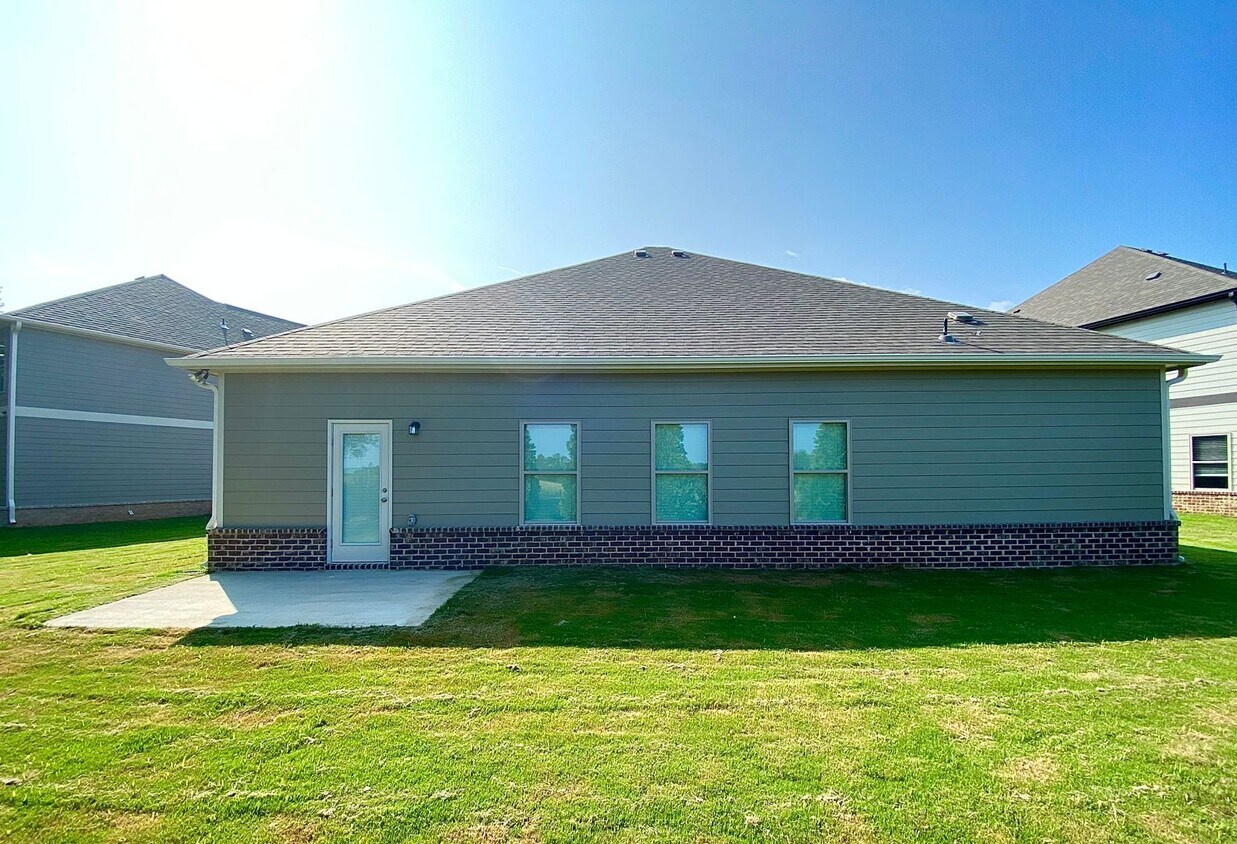 Foto del edificio - Home for Rent in Clanton, AL! Available to...