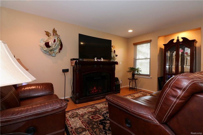 Building Photo - 37210 Amhurst Dr