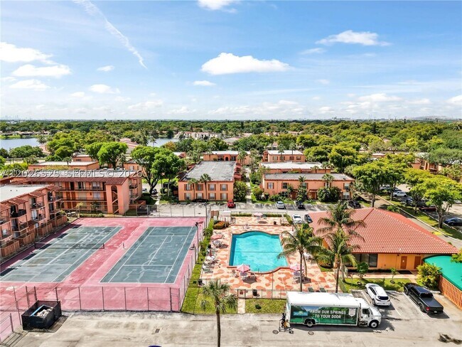 Building Photo - 7200 Fairway Dr