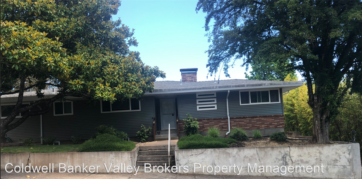 Primary Photo - 4 br, 3 bath House - 715 NW Elizabeth Drive