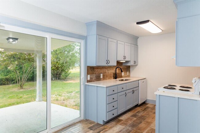 Foto del edificio - 811 Matchett St