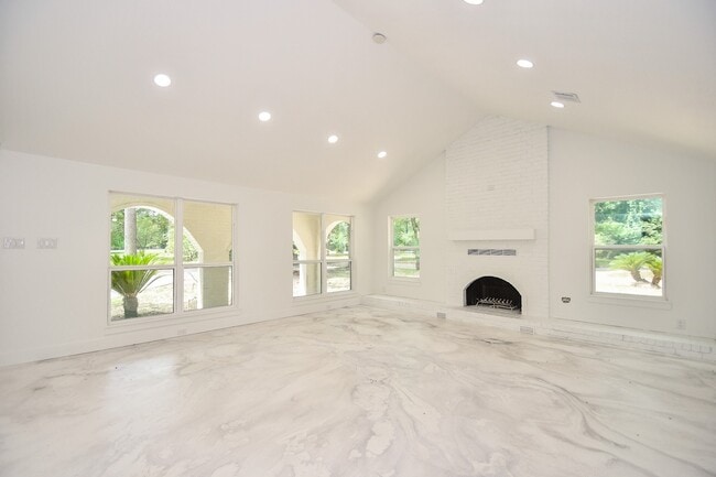 Building Photo - 6914 Evergreen St