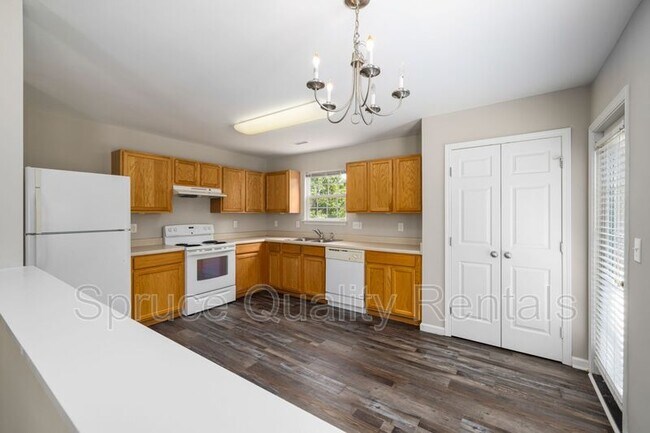 Building Photo - 6 Crimson Clover Ct