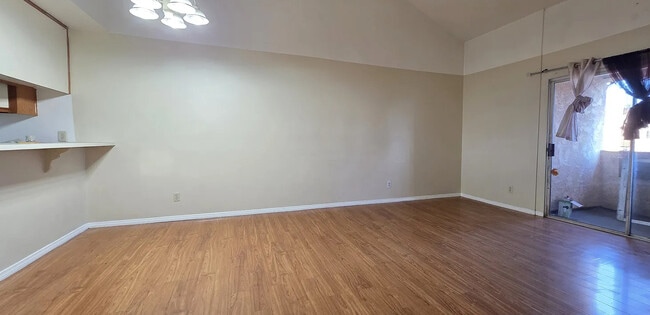 Sala de estar - 1026 Saint Louis Ave