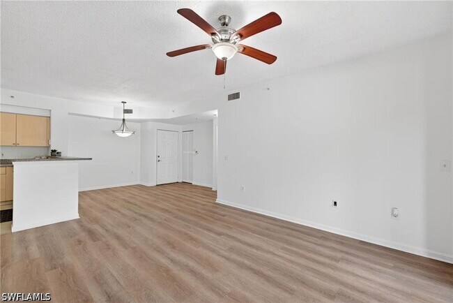 Foto del edificio - 1200 Reserve Way