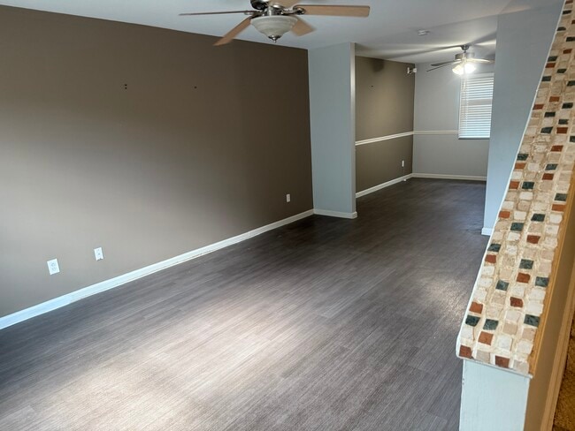 Building Photo - 7909 Lakehouse Ln