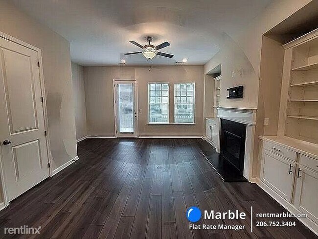 Building Photo - 3 br, 3.5 bath Townhome - 2565 Morehead St