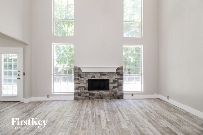 Foto del edificio - 3601 Creekview Ct