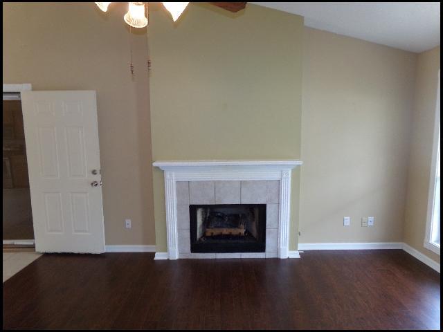 Building Photo - 1009 Foxwood Dr