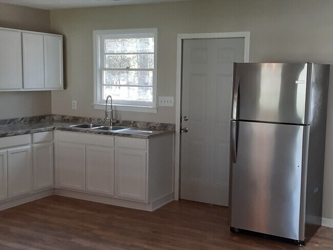 Nevera nueva - 820 State Rd S-38-225