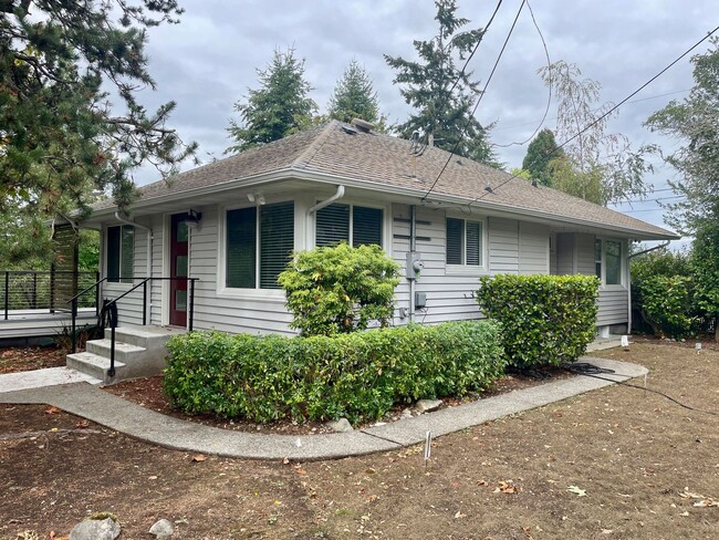 Building Photo - Stunning University Place Property - Your ...