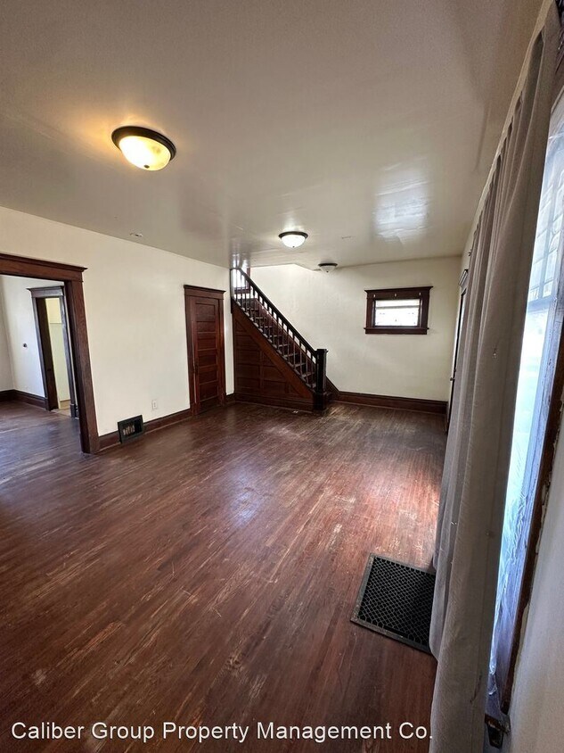 Primary Photo - 3 br, 1 bath House - 1303 W 2nd St