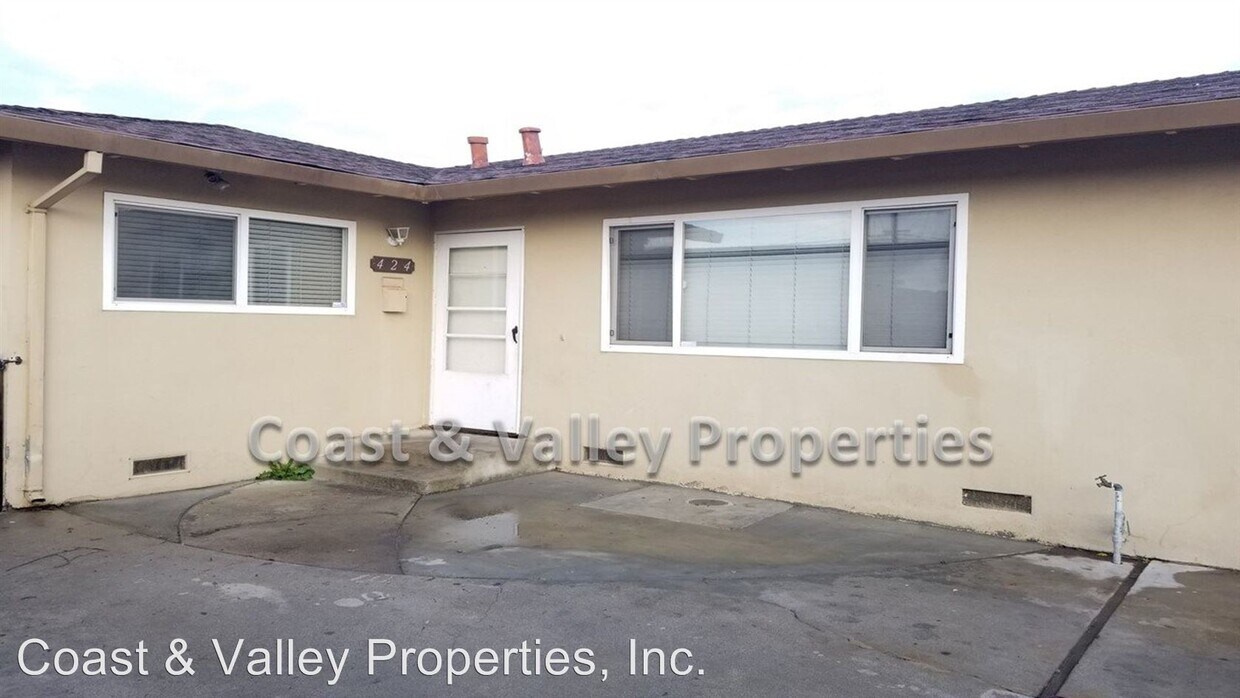 Primary Photo - 422-424 Riker St