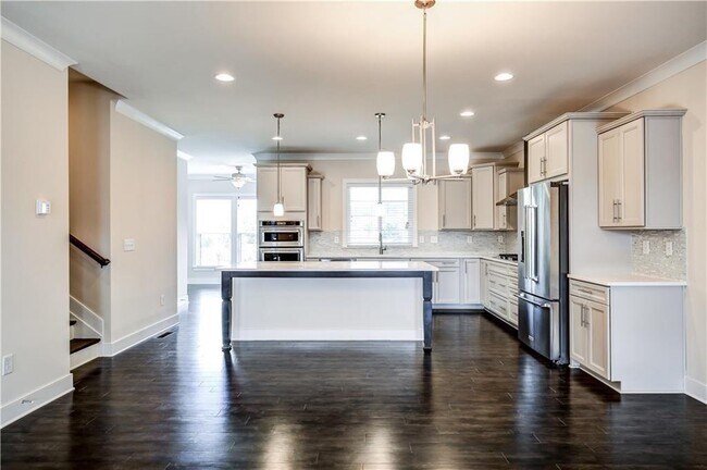 Foto del edificio - 827 Stone Ridge Ln NE