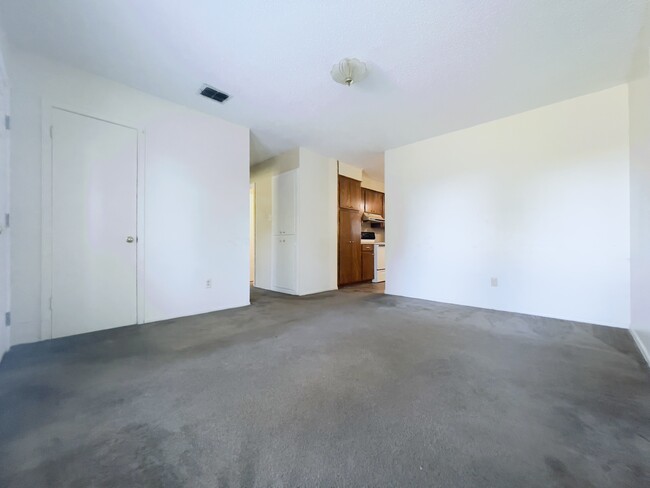 Living room - 1202 Ella Cir