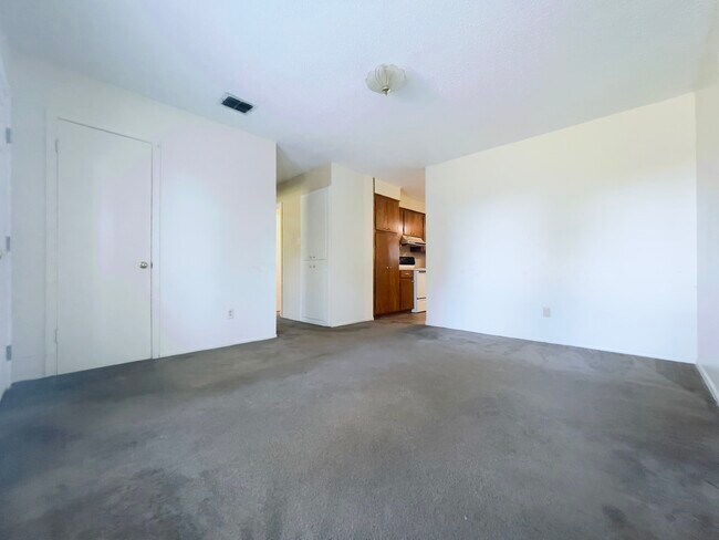 Sala de estar - 1202 Ella Cir
