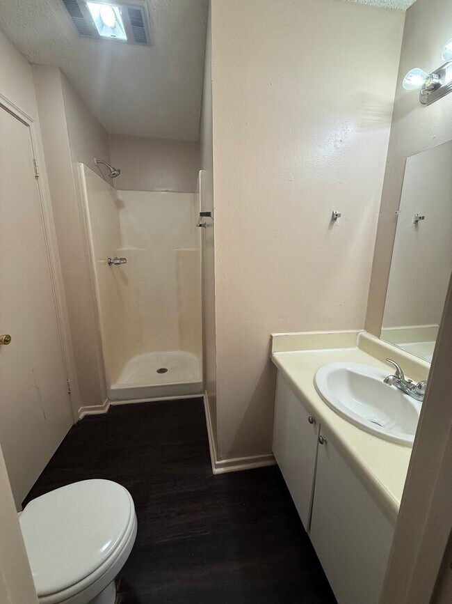 Foto del edificio - 2 bedroom 2 bath town home in a gated community