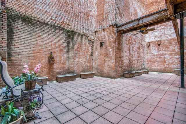 Building Photo - 509 Elm St
