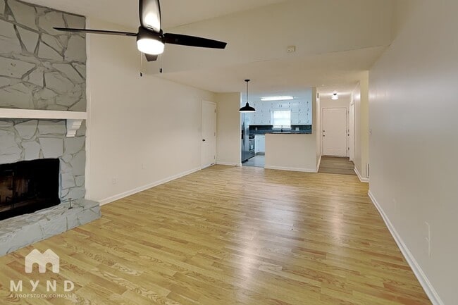 Building Photo - 134 Oak Cir S