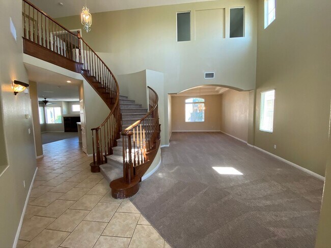 Building Photo - Gorgeous 2 Story Home Available Soon in Ga...