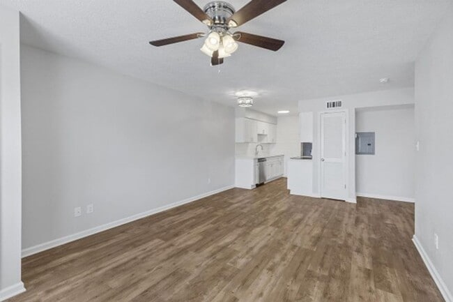 Building Photo - 270 Bruce Cir