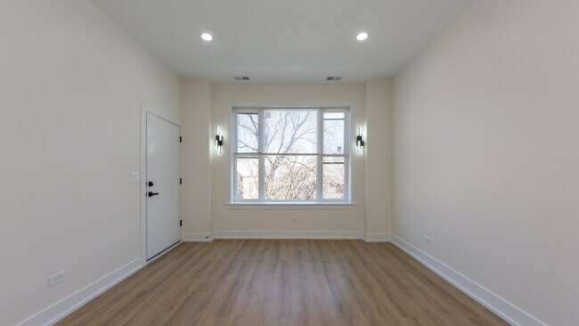 Building Photo - 2036 N Hoyne Ave