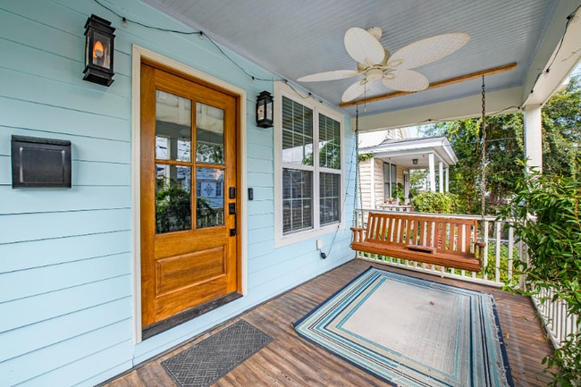 Building Photo - 10 Riker St