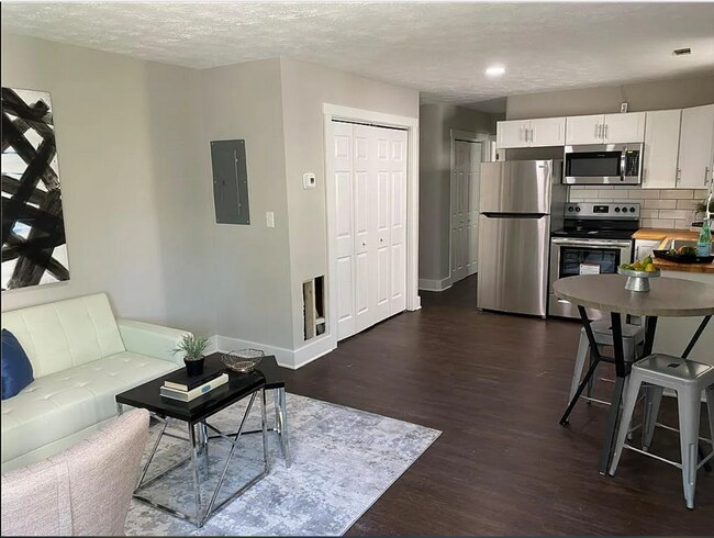 Building Photo - 1519 E Michigan St