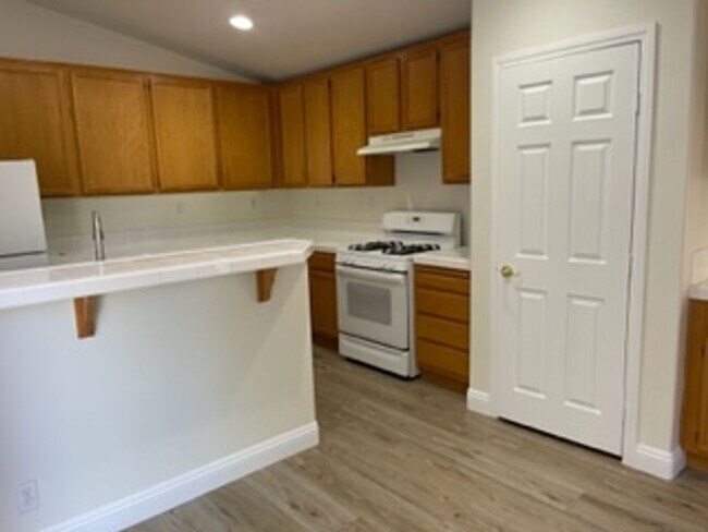 Foto del edificio - 6329 Giant Oak St