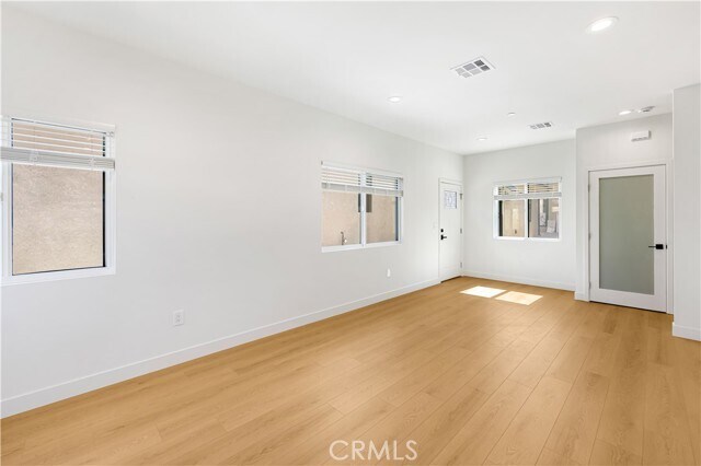 Building Photo - 4042 Somers Ave