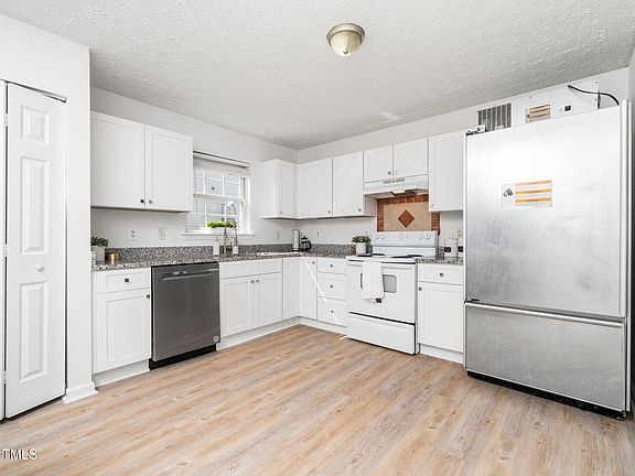 Building Photo - Build Equity While Leasing - Lease and Own...