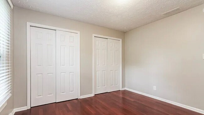 Foto del edificio - 874 Sleepy Hollow Pl