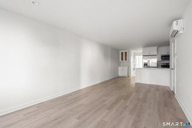 Foto del edificio - 29 Village Rd