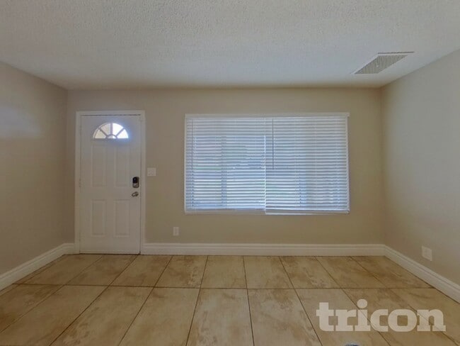 Building Photo - 9833 N 47th Dr